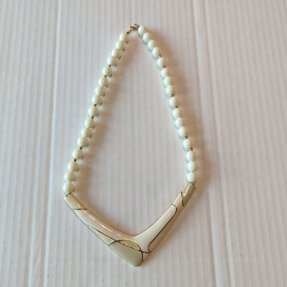 Avon Wild Safari Necklace White Bead Large Enamel Arrow Vintage Costume